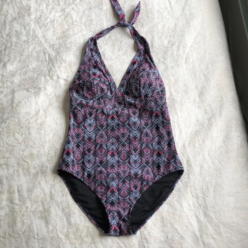 10 Betty’s Beach Bungalow Swimsuit Bathing Suit One Piece Tie Neck Print Halter